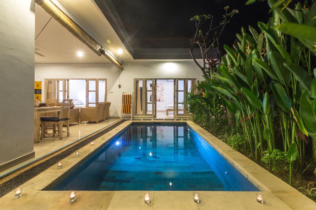 Castro Villa Seminyak Buitenkant foto